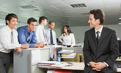 6 Tips to Be a Popular Guy at Work